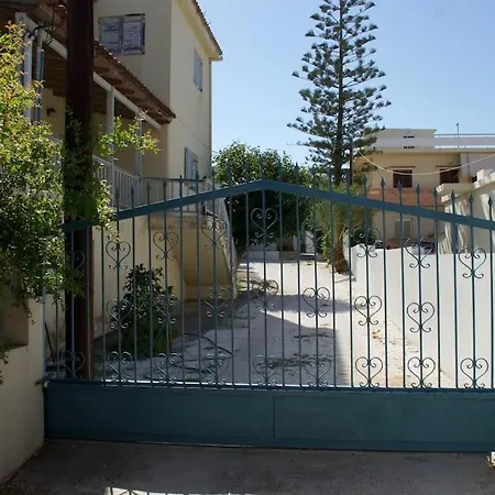 Astrinos Simple Cozy Comfortable Close To The Apartament *